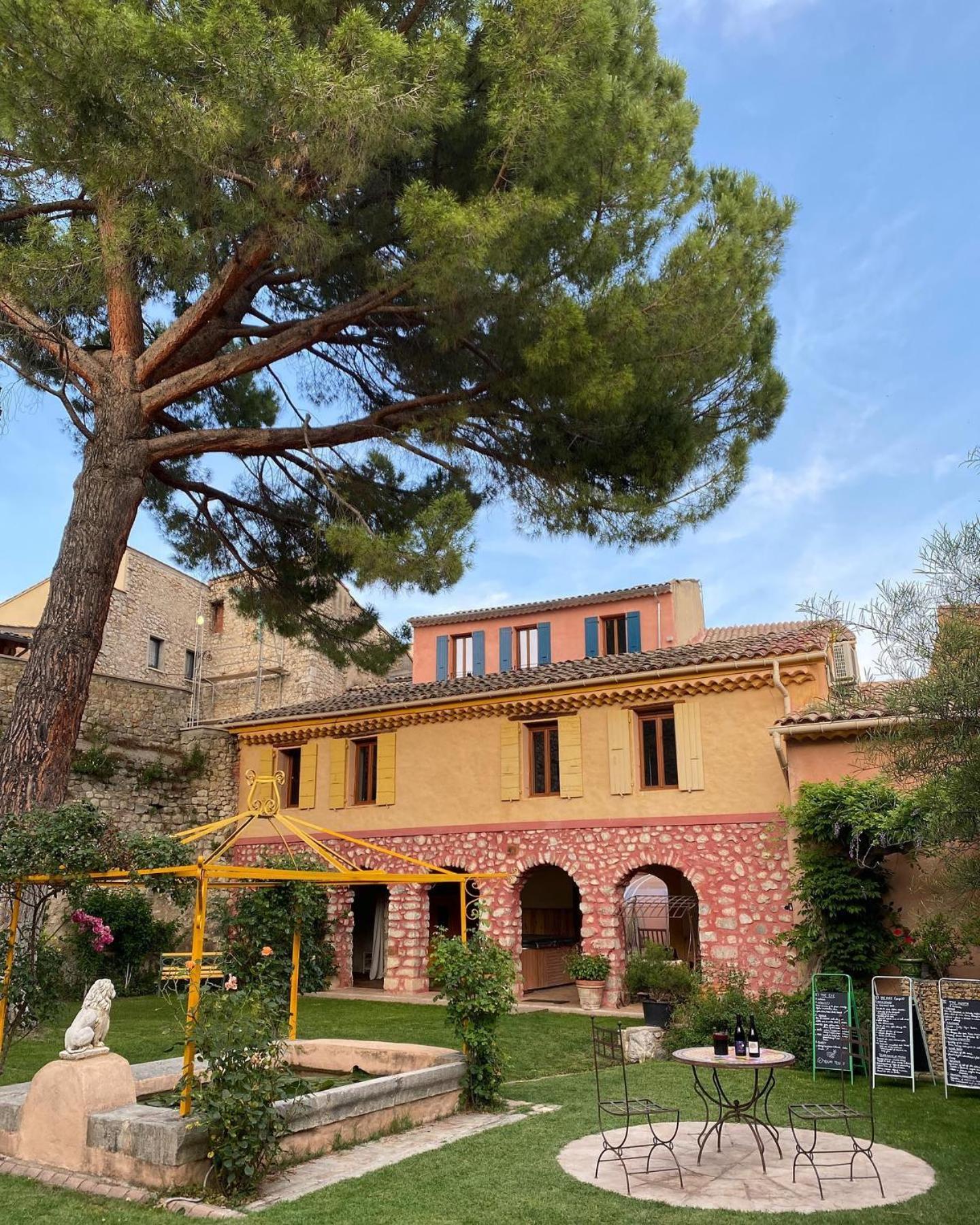 Les Arcades Le Lion D'Or Hotel Buis-les-Baronnies Exterior photo