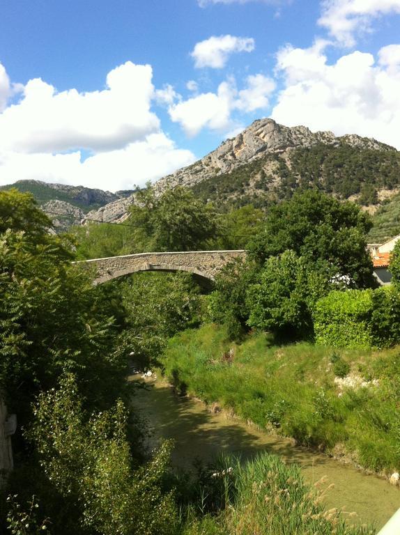 Les Arcades Le Lion D'Or Hotel Buis-les-Baronnies Exterior photo
