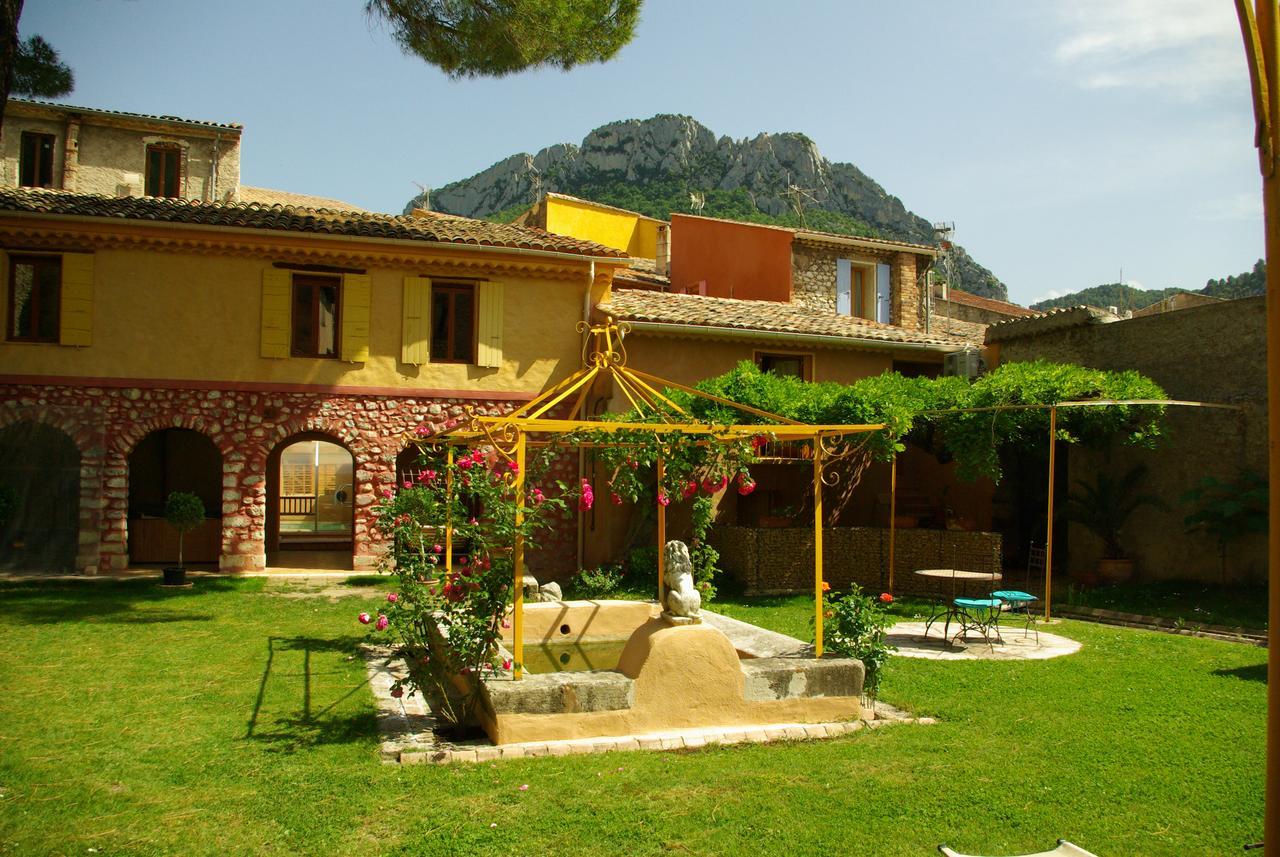 Les Arcades Le Lion D'Or Hotel Buis-les-Baronnies Exterior photo